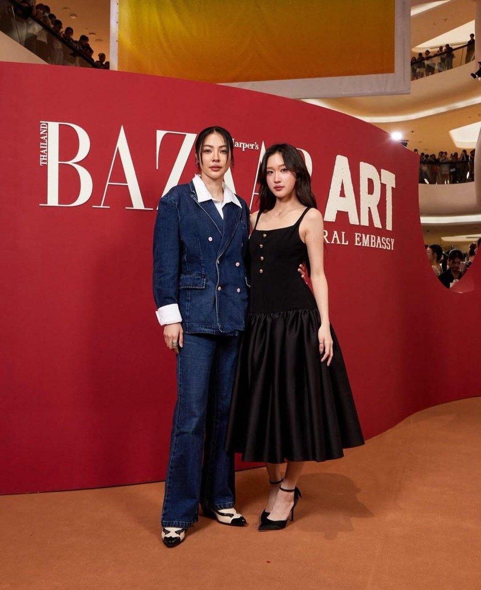 gracewo18038651's tweet photo. Faye Instagram update 🌻💛

https://t.co/efYUJpQwdv

FAYEATOM BAZAAR ART MOMENTS
#BAZAARArtxFayeAtom https://t.co/KUmho3UYWO