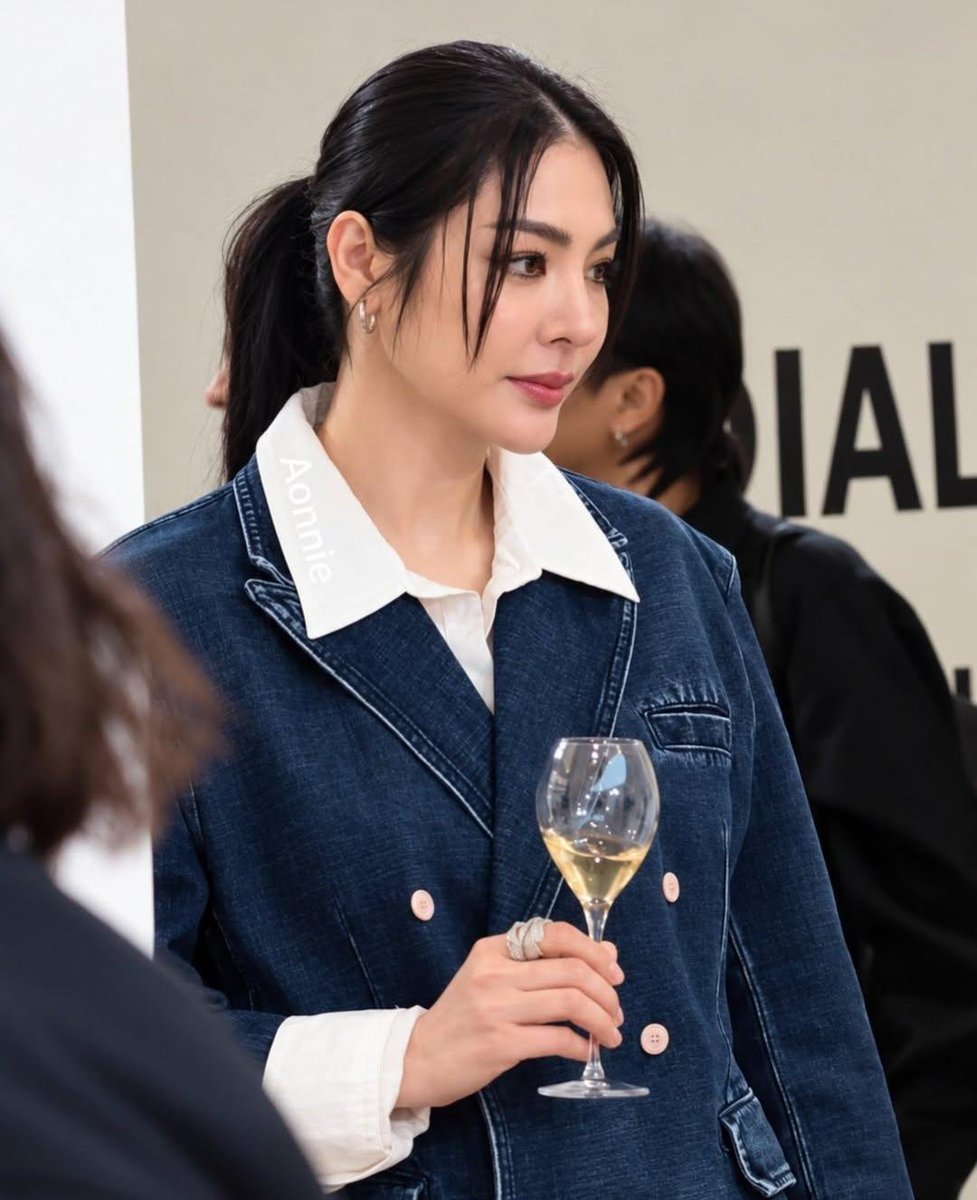 gracewo18038651's tweet photo. Faye Instagram update 🌻💛

https://t.co/efYUJpQwdv

FAYEATOM BAZAAR ART MOMENTS
#BAZAARArtxFayeAtom https://t.co/KUmho3UYWO