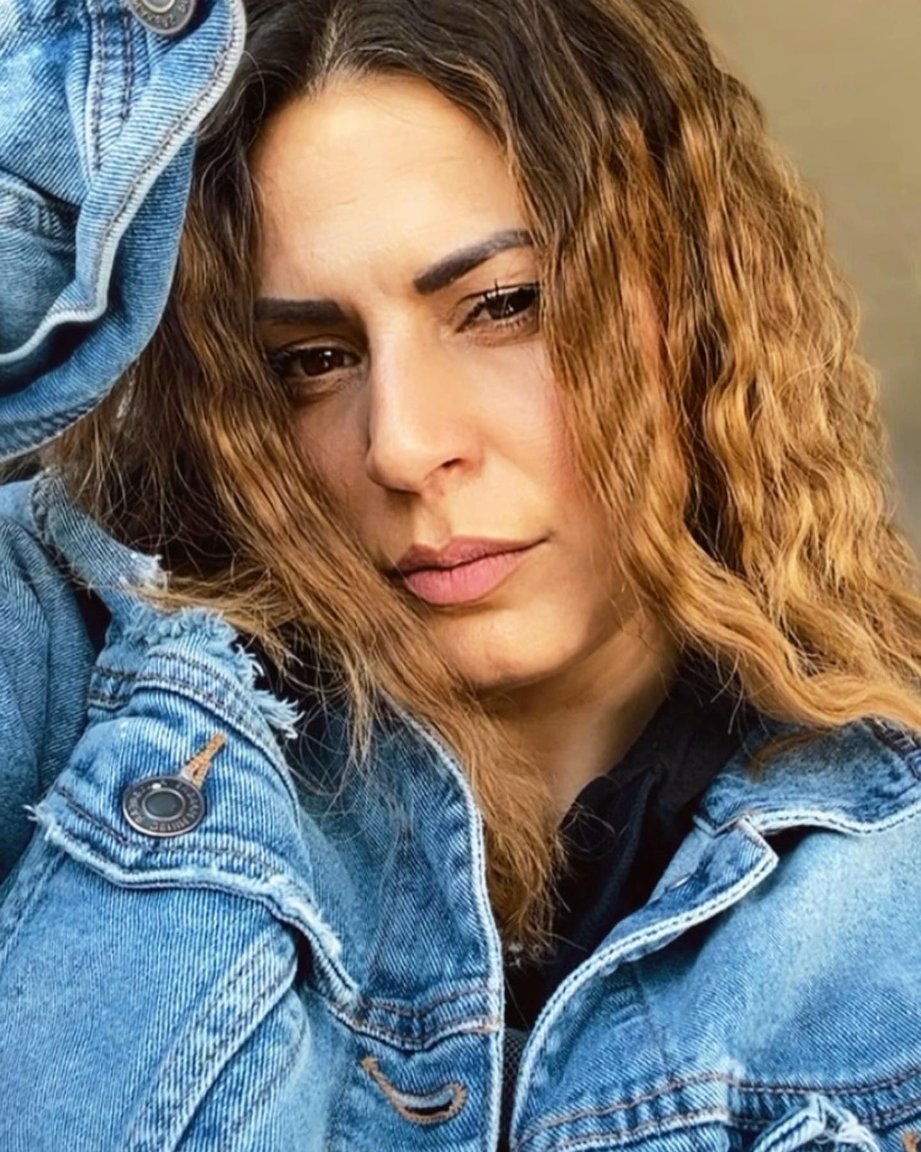 Hanna2mn's tweet photo. Everything is great... 🌞 Even if things aren't exactly ideal, it’s not necessarily a bad thing—because if everything were always perfect, you wouldn't go looking for something better... Did I just make your head spin? 😜 #Fashion #Jeans #OutfitInspo # 🌼🌸🌺🌹🌷🌞 https://t.co/JRjGsY3ira