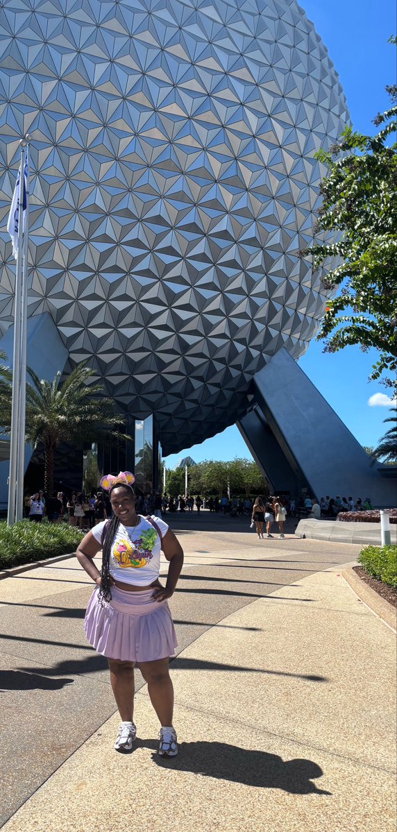 ShiaVaeeee's tweet photo. Epcot 2026 https://t.co/7aYd4fPwCp