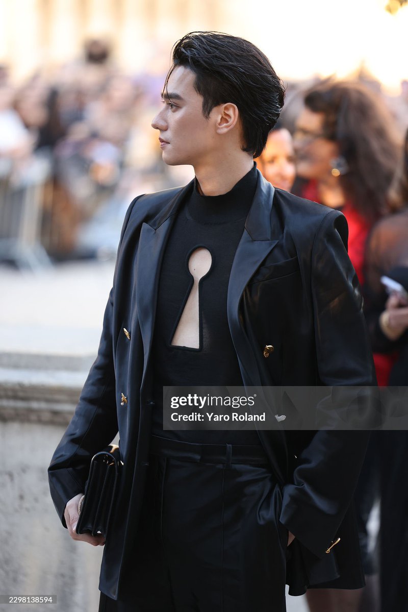 INFINITYENTTH's tweet photo. PFW สะเทือน ต้อนรับความ SO HOT สำหรับสองหนุ่ม "เก่ง หฤษฎ์" @harit_keng เเละ "น้ำปิง นภัสกร" @nampingnapat  ขณะเข้าชม  Schiaparelli show at Paris Fashion Week SS 2027 ที่ผ่านมา @Schiaparelli 

KENG NAMPING IN PARIS FW27

#SchiaparellixKENGNAMPING
#Schiaparelli #KengNamping
#KengHarit #nampingster #PFW