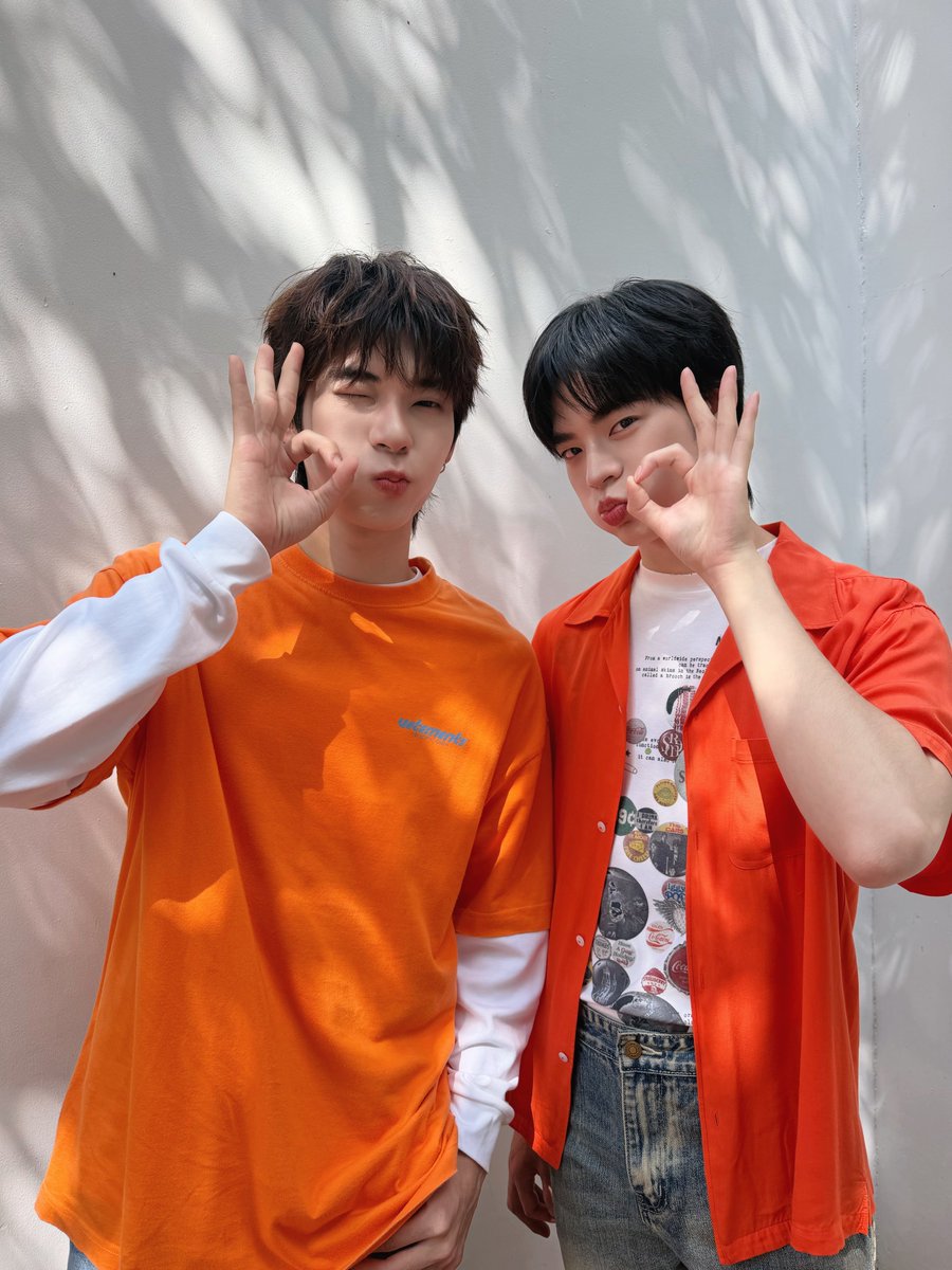 DomundiTV's tweet photo. “ตี๋ตี๋” @twnpich และ “ป๋อ” @porsuppakarn พร้อมแล้วสำหรับ DEW ORANGE One Day Trip with TeeTee Por ✨

#DewOrangeTRIPxTTP https://t.co/DWmlSYidX8