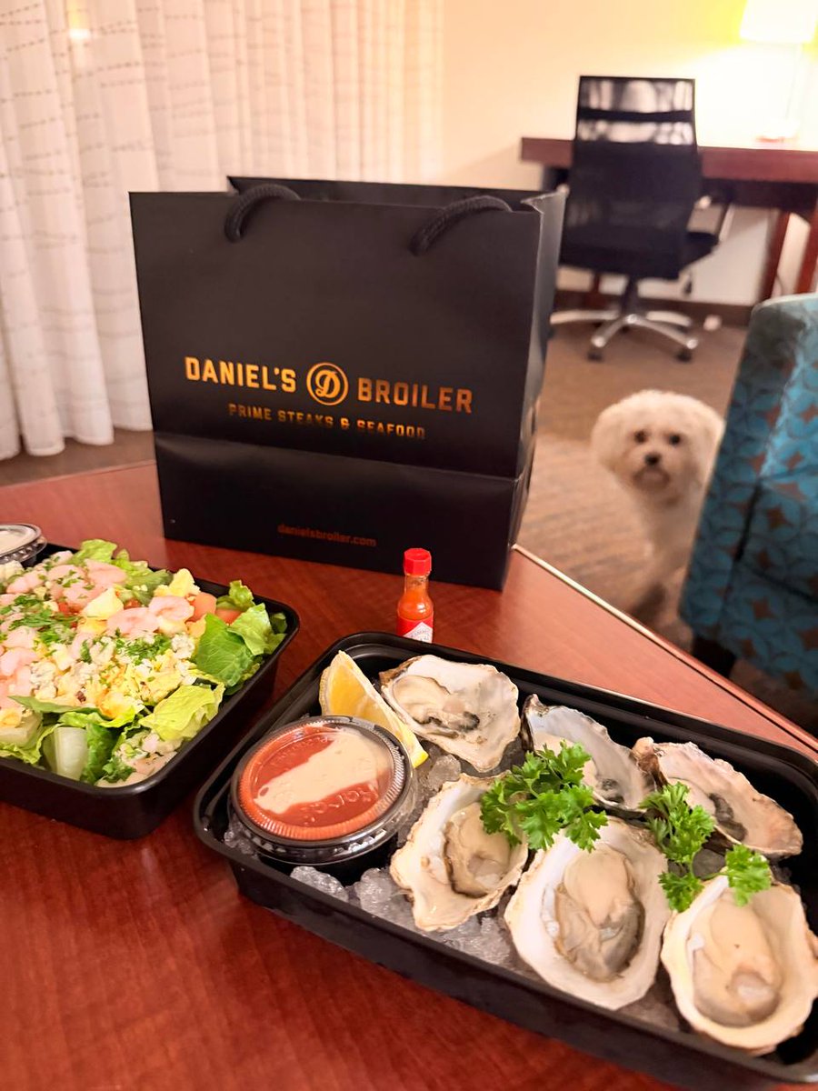 bkatlaw's tweet photo. Fresh from the sea and straight to the table. Every bite is a little taste of happiness❤️ https://t.co/tEETiRsyye