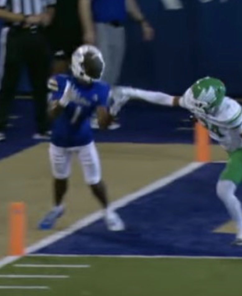 TopTierG6's tweet photo. This was ruled a touchdown. Is this the worst review in CFB history? https://t.co/udHjUxr9cQ