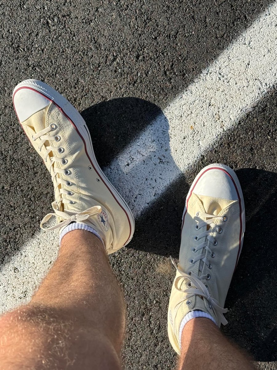 oversizedchucks's tweet photo. Some shots from the archive! took these out and about in winter last year.

#Fetish #ConverseFetish #ConverseLover #oversizedchucks #CONVERSEFamily #Chucks #Converse #ChuckTaylor https://t.co/yodmupF2Pf