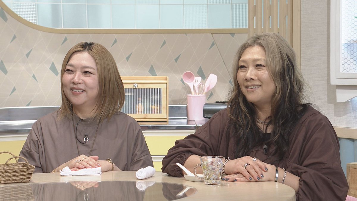 usakame_ytv's tweet photo. あすの #うさかめ ちょいみせ🍂

長時間待ってでも食べたい😋
かめグルメ🐢

☑️ #女と男 #市川 
　　釜戸炊き白米🍚&amp;新鮮野菜の味噌汁🥕
☑️ #ウーイェイよしたか 
　　幻の魚クエ🐟
☑️ #植野行雄 
　　数量限定🌟大行列のお粥🥣

あす　ひる0時35分〜

#草彅剛 #海原やすよともこ #おいでやす小田 https://t.co/O6oNbNfslQ