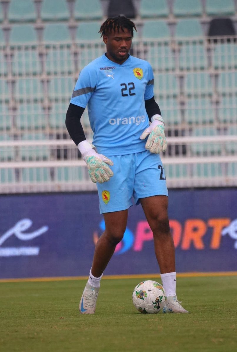 ProsportInt's tweet photo. 🧤🇬🇳 Clean Sheet for Camara!
A solid performance between the posts as @MohamedCamaraR kept a clean sheet to help Guinea secure a 1–0 victory over Kenya 👏🏽⚽
A strong showing and an important result for the Syli National 🇬🇳💪🏽
#RichardCamara #Guinea #SyliNational https://t.co/GWE3Yf8zQ1