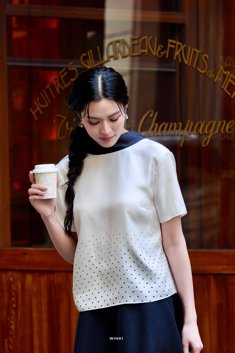 winkiloka_lo's tweet photo. 260928 Dior 
📸🇳🇱☕️

LINGORM BA DIOR AT PFW
#DiorSummer27xLingOrm
#LinglingKwong #LingLingKwongxDiorSummer27
 #Dior #DiorSummer27 #PFW

@linglingsirilak @Dior https://t.co/uOyjfRKutV