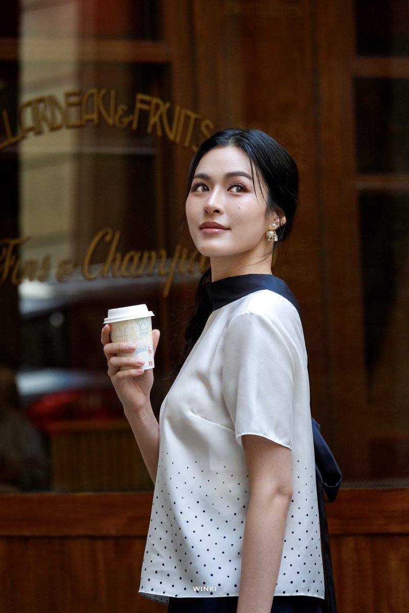 winkiloka_lo's tweet photo. 260928 Dior 
📸🇳🇱☕️

LINGORM BA DIOR AT PFW
#DiorSummer27xLingOrm
#LinglingKwong #LingLingKwongxDiorSummer27
 #Dior #DiorSummer27 #PFW

@linglingsirilak @Dior https://t.co/uOyjfRKutV