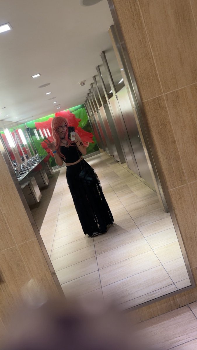 platinumpurp's tweet photo. counting down the days til holmat (i miss my friends im gonna die) https://t.co/aKYwBdqBR1