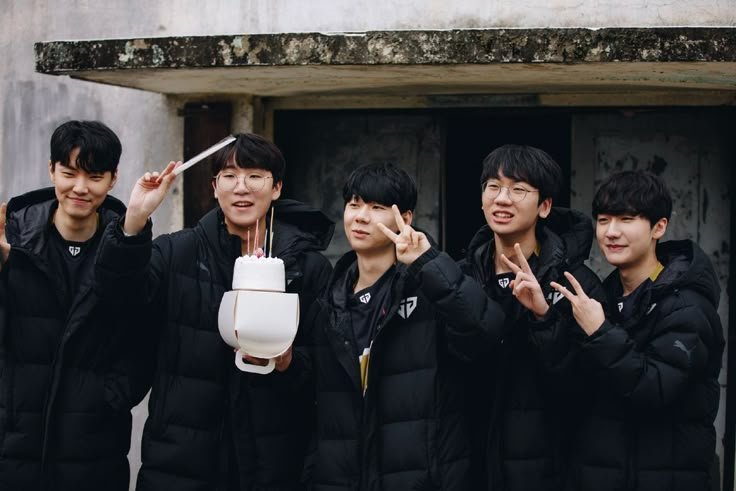 qxxwxv's tweet photo. 시간이 지나도 변하지 않는게 있어 https://t.co/DtHwQd7hB8