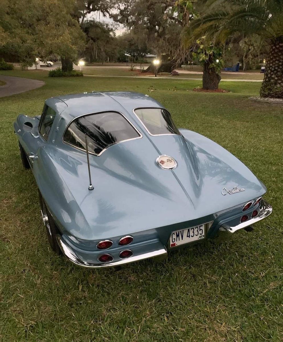 Mary588x's tweet photo. 1963 Chevrolet Corvette ! Throwback Thursday  🔙 📷 📷 https://t.co/4WThof79jg
