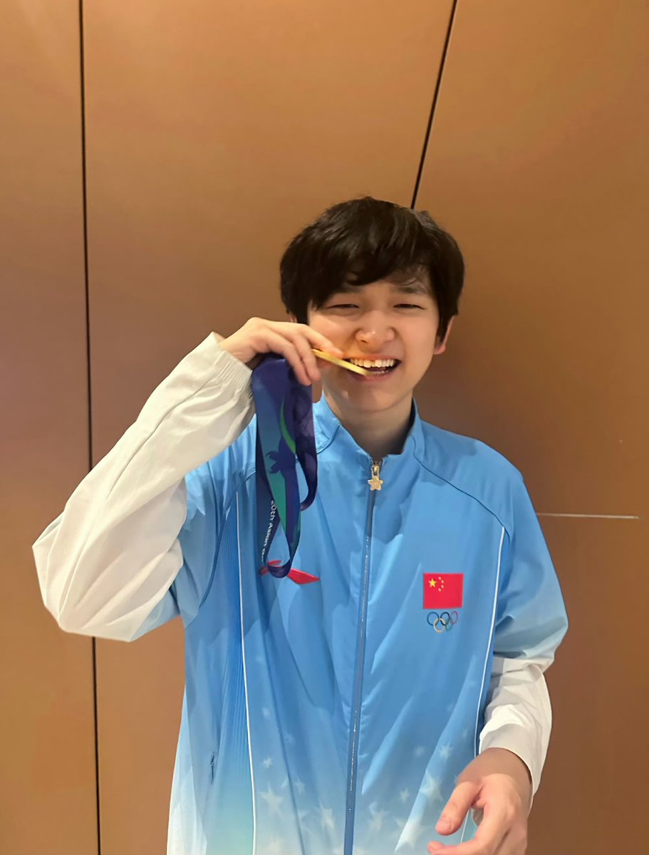 gold_idv's tweet photo. 바이루가 이렇게 활짝 웃을 때마다 너무너무 마음이 좋아짐..🥹 https://t.co/ZLME4bwEHM