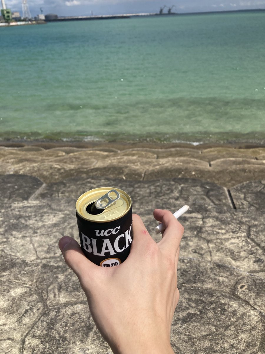Rintyan04's tweet photo. 陽の光に浴びにきたのはいいけどなんか曇ってね？w
てか今日海ちょっとあれだなぁ https://t.co/xNOwZ5aDsI