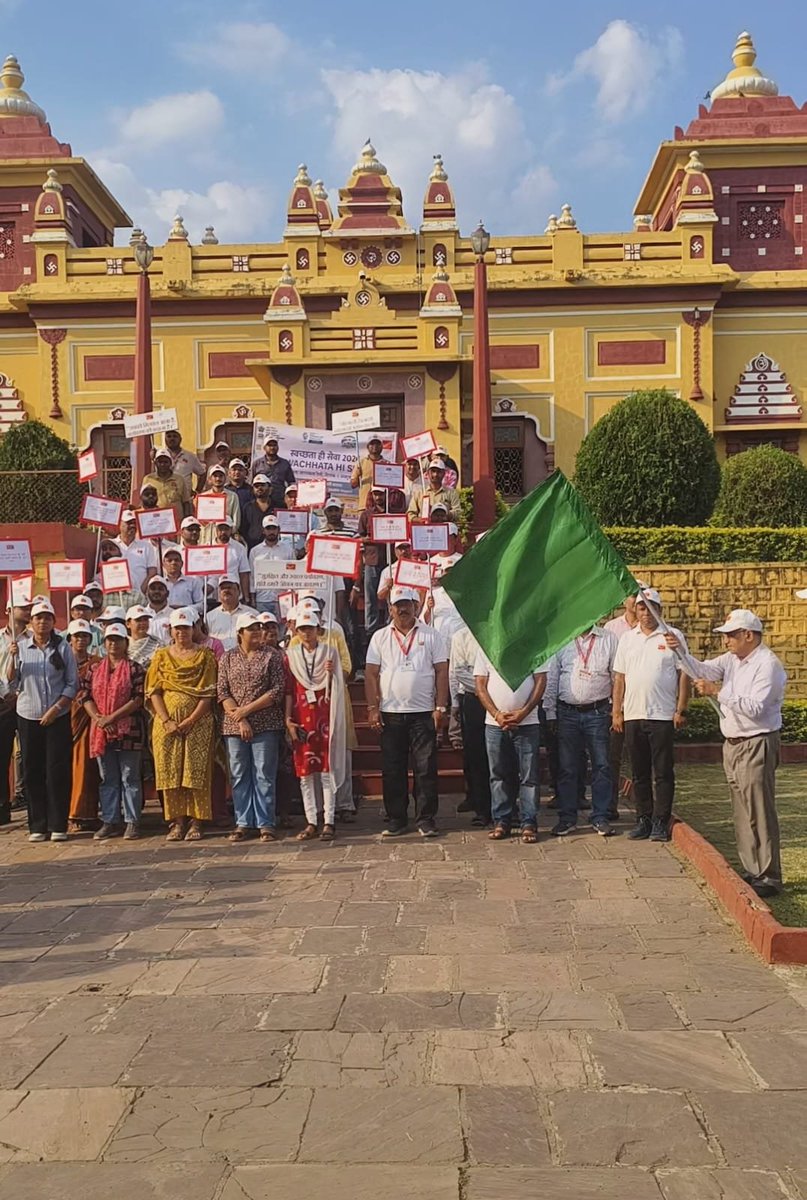 CPMGMP's tweet photo. स्वच्छता ही सेवा 2026 | एकजुट प्रयास, प्रभावी बदलाव* 🇮🇳🌿
“स्वच्छता ही सेवा 2026” अभियान के अंतर्गत भारतीय डाक विभाग, भोपाल संभाग द्वारा स्वच्छता एवं जन-जागरूकता का संदेश प्रसारित करने हेतु एक उत्साहपूर्ण पैदल स्वच्छता रैली का आयोजन किया गया।

#SpecialCampaign6 #SwachhataHiSeva https://t.co/gLzIz3FZRi