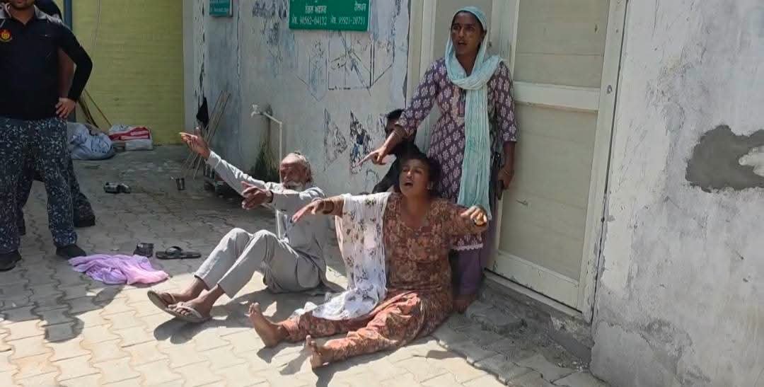 PargatSOfficial's tweet photo. .@BhagwantMann has turned Punjab into a police state, where families are being denied even the right to perform the last rites of their own loved ones.

First, Gulzar Singh’s family-and now Sanmandeep’s parents-were allegedly denied the chance to see their son’s face, as the police conducted the cremation without them.

Who gave the police the authority to cremate someone without the family’s consent?

I urge Human rights organisations and the National Commission for Scheduled Castes to take suo motu cognisance and act immediately. @NCSC_GoI