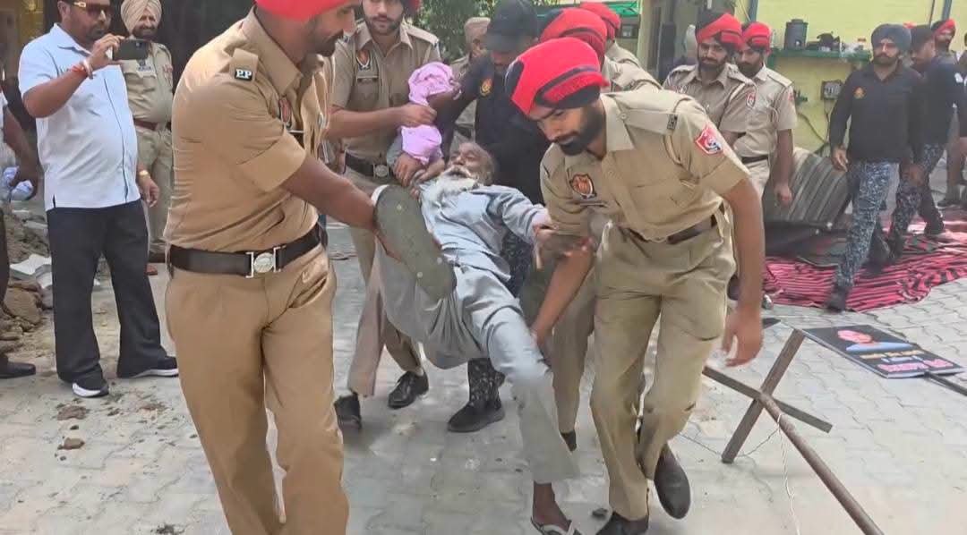 PargatSOfficial's tweet photo. .@BhagwantMann has turned Punjab into a police state, where families are being denied even the right to perform the last rites of their own loved ones.

First, Gulzar Singh’s family-and now Sanmandeep’s parents-were allegedly denied the chance to see their son’s face, as the police conducted the cremation without them.

Who gave the police the authority to cremate someone without the family’s consent?

I urge Human rights organisations and the National Commission for Scheduled Castes to take suo motu cognisance and act immediately. @NCSC_GoI