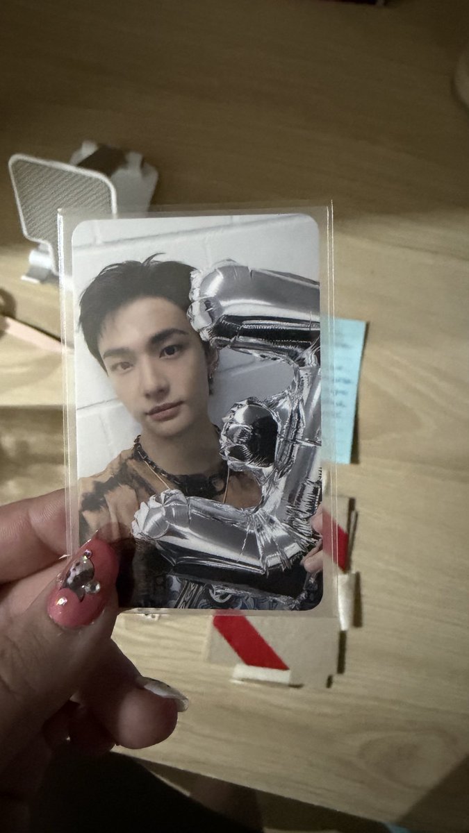 getscools's tweet photo. feedback positivo para @shafocollector que me vendeu esse hyunjin! estava super bem embalado, chegou rapidinho e agora vai completar minha página ot8 🥰 foi uma compra bem tranquila e transparente, obrigada ♥️ https://t.co/cLFlR3AYam