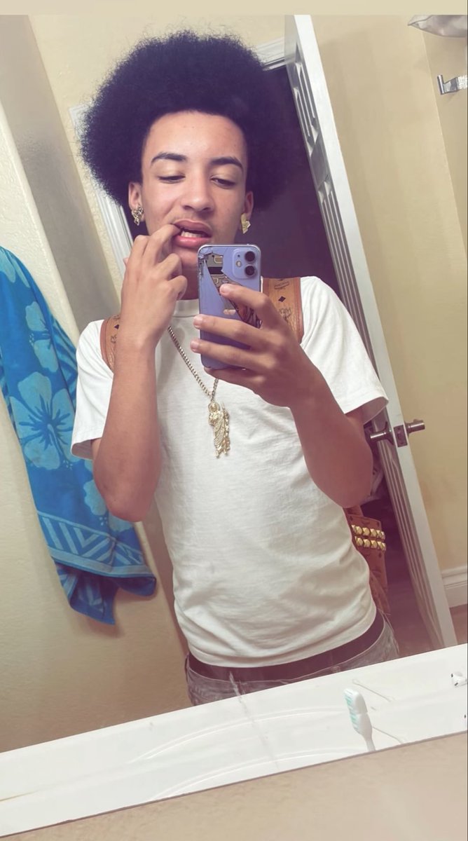 ffxxey's tweet photo. On insta vs X #dm #mlm #gay #top #dl #meetups #linkups #ass #bottoms #twinks #lightskin #trades #horny #freaks https://t.co/UPbiQZ7RMD