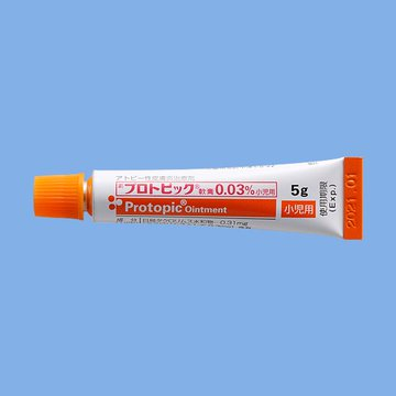 pharmacistT89's tweet photo. 【小児用なのに子どもにNGな塗り薬！？】
当たり前ですが、処方された本人以外は使用しないで！

『プロトピック軟膏』は🙅‍♂️小児に禁忌
『プロトピック軟膏小児用』は🙅‍♂️2歳未満の幼児で禁忌 https://t.co/iUFoMyJcVB