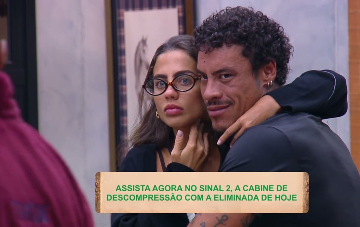 Eu_simplesment's tweet photo. #AFazenda
Oh glória!

Murilo diz que não vai mais cozinhar para o coletivo.

Murilo: "O negócio é não fazer nada! É o que o público quer, filho! Ninguém tá ligando se tu é correto, se tu é bom, se tu é nada... Se tá cozinhando, se tá fazendo bagulho em grupo... Eu não cozinho mais!"

Catherine: "Nem pra mim?"

Murilo: "Só pra você! Juro, não cozinho mais, não faço mais nada em grupo. Cada um faça o seu e quero que se foda! Não vou ajudar mais ninguém."