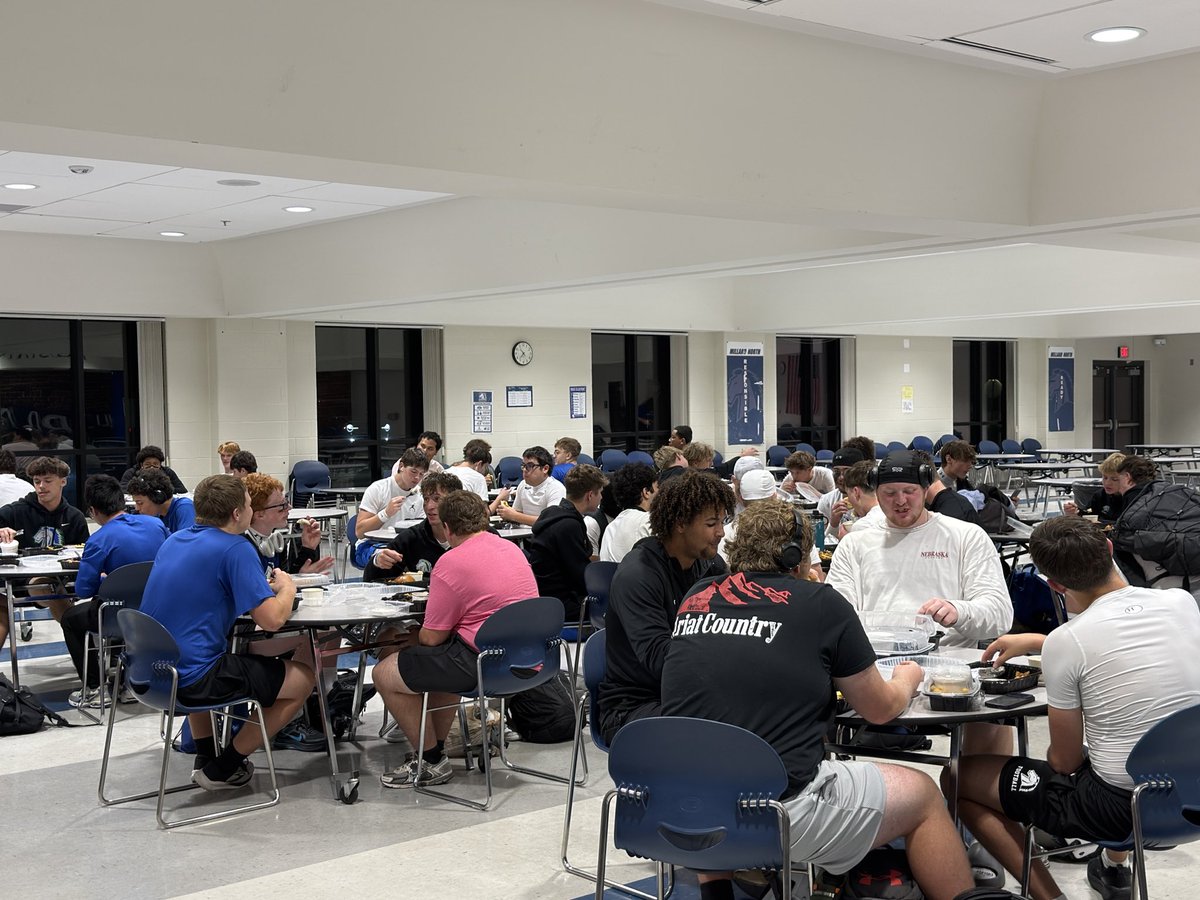 Jos_Erickson24's tweet photo. Thank you @OmahaTapHousePW !! Our @MillardNorthFB boys are so thankful to get to celebrate a WIN with your amazing food! https://t.co/N86DeD8IWI