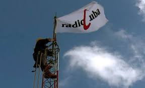PavelTorres85's tweet photo. Respeto, Reconocimiento y Agradecimiento a todos los trabajadores de Radio Cuba en su 31 Aniversario, en especial a los de #Holguín. Ellos hacen posible que el sonido sea visto, y que la imagen sea sonido. 31 años llevando imagen y sonido a los hogares cubanos. https://t.co/vOm4Hsdoxq