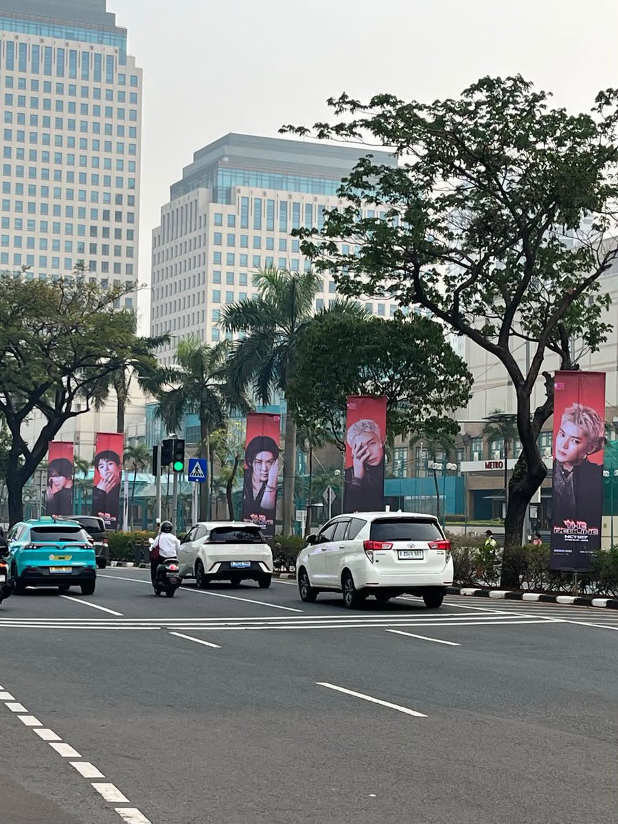 sunflowellll's tweet photo. selamat pagi untuk sijeuni yang tinggal di jkt tapi gabisa nonton THE REDLINE🥲🥲🥲 https://t.co/5Xi6OJlim4
