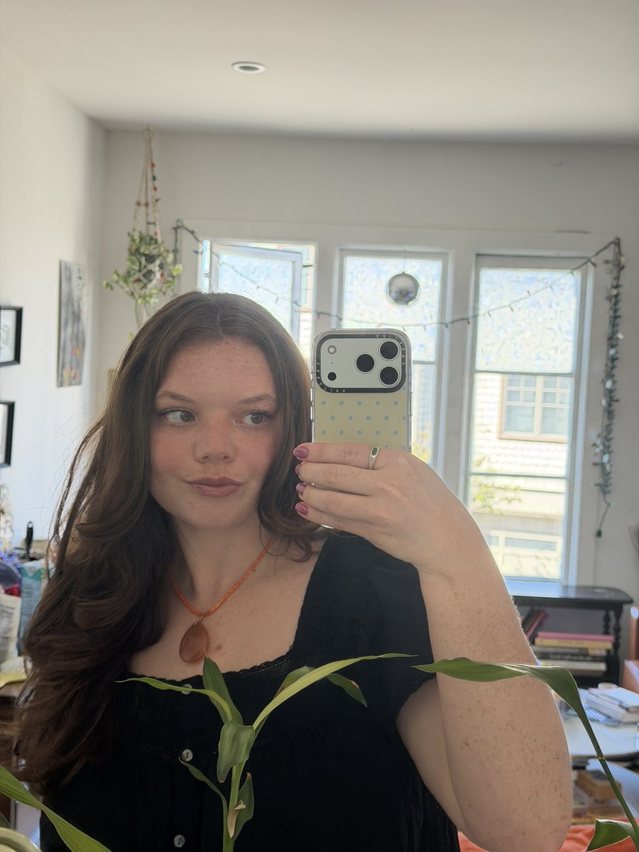 awnkaaa's tweet photo. hi friends 🍓 https://t.co/ZcMsAzvQzU