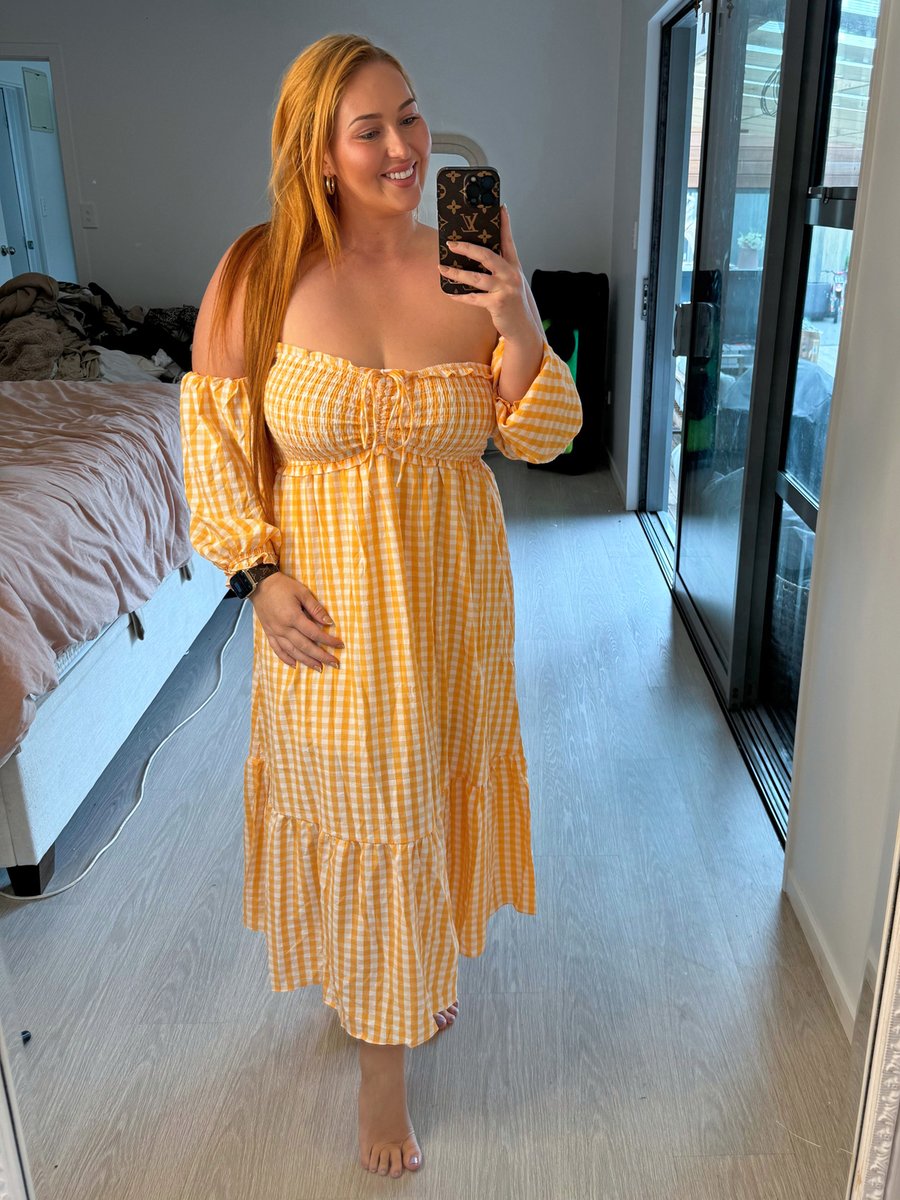 itsnoradavis's tweet photo. Chubby girl in a dress... Yay or nay? https://t.co/TeXC5gPwyj