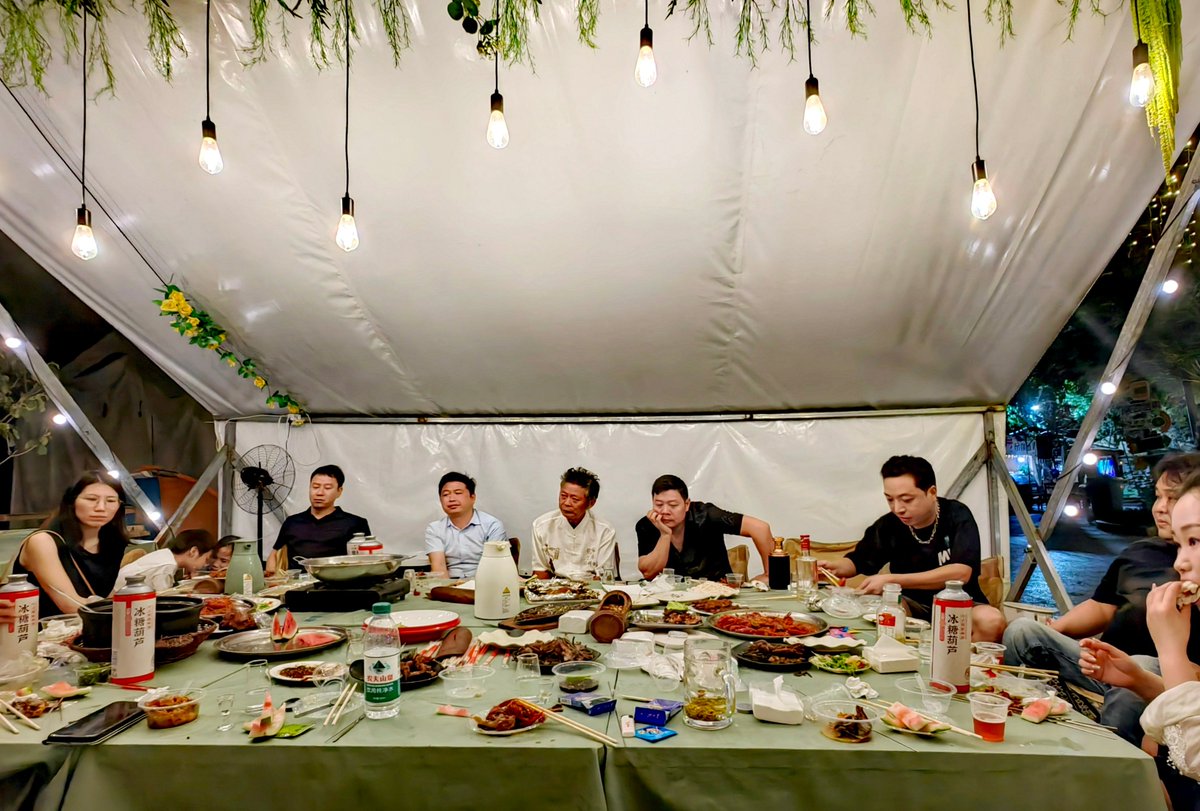 NoviahTri's tweet photo. [This ruined party with awkward teasing makes me feel so poor yet strangely satisfied.]， https://t.co/tCz8JUFY5o