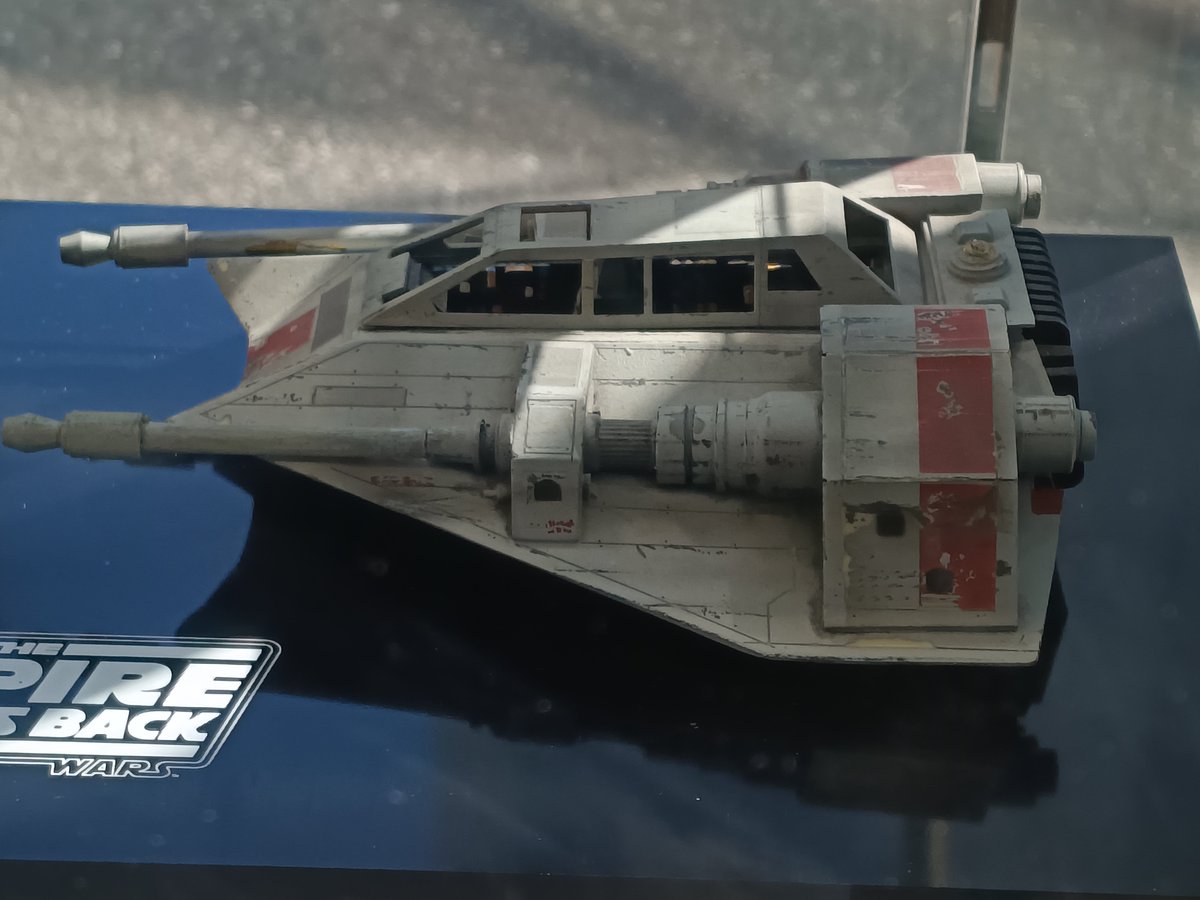boceltiva's tweet photo. スター・ウォーズの新作製作が話題になってますが、やはりEp.4〜6 (というより1〜3作目)が至高！

神宮前で開催中の「Heritage Auctions Japan ポップカルチャー・オークション展」でスノースピーダーの撮影プロップを目の当たりして感動しましたワ

が、しかし… https://t.co/KHjRnjqiwk
