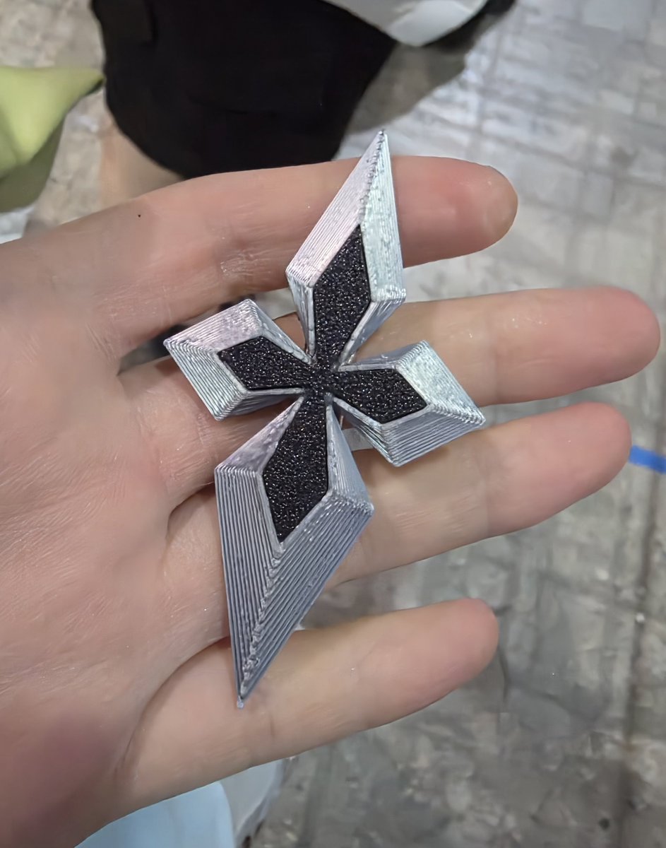 eukaryote1234's tweet photo. #호요랜드 #분실물
3d프린터 장식입니다..! 입장 줄에서 발견했고 오늘 행사 마감까지 주인 못 찾으면 분실물로 맡겨둘게요.. 혹시 주인이시면 멘션 부탁드립니다😎 https://t.co/8foHB6NRXU