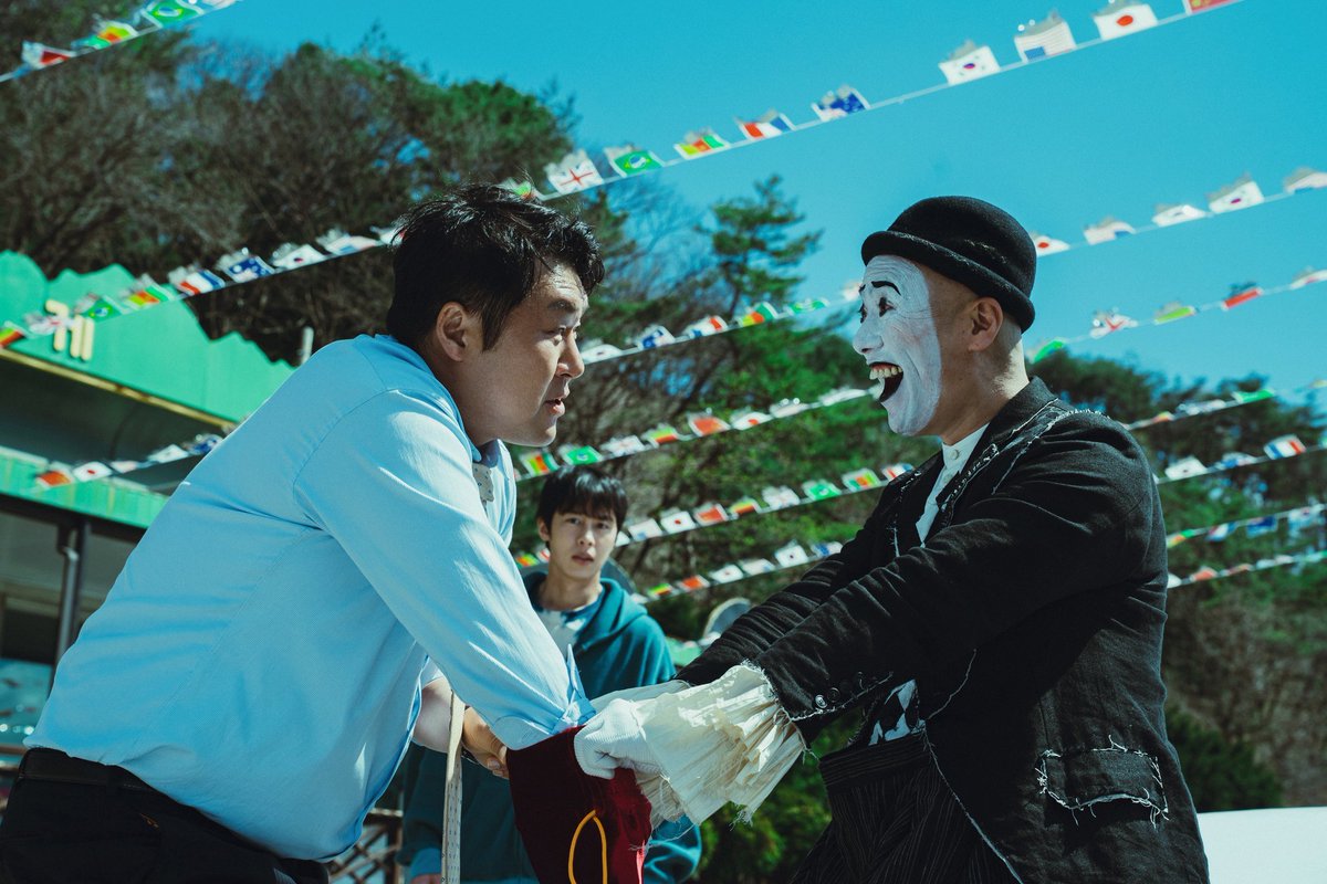 LeeJaeWook_TH's tweet photo. ภาพใหม่จากซีรีส์ #DeadEndJob 🤑

บยอนฮยอกจุน ชายหนุ่มที่มีหนี้ท่วมหัว ได้เจอกับงานเสริมที่ยิ่งเสี่ยง ยิ่งอันตราย ยิ่งได้เงินเยอะ!

จะกลัวความตายหรือกลัวความจนมากกว่ากัน
#อีแจอุค 30 ตุลาคมนี้ ที่ #NetflixTH เท่านั้น https://t.co/EIj9cOnHAd