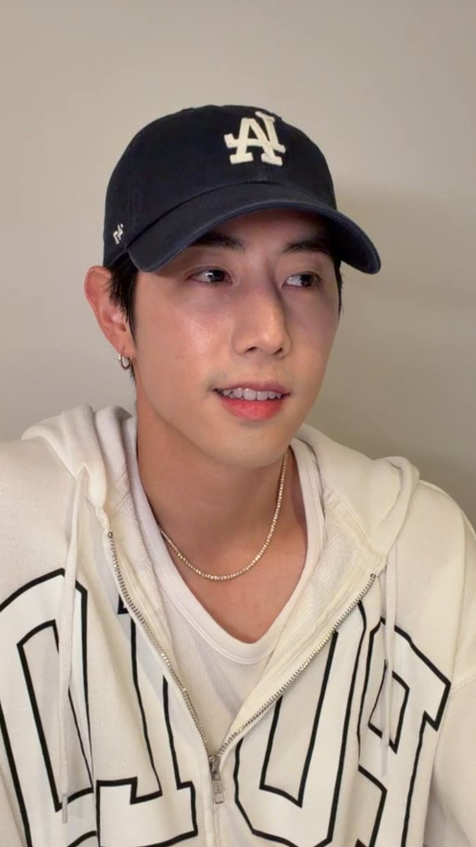 Kibka3's tweet photo. มาร์คหล่อมาก💓🤏🏻 ขำหน้าหน้านวยตอนรู้ว่ามาร์คเป็นพี่แจ็คสัน5555555 

#MarkTuan #段宜恩 #마크 #NIGHTLIGHT https://t.co/r0YQCavrkN