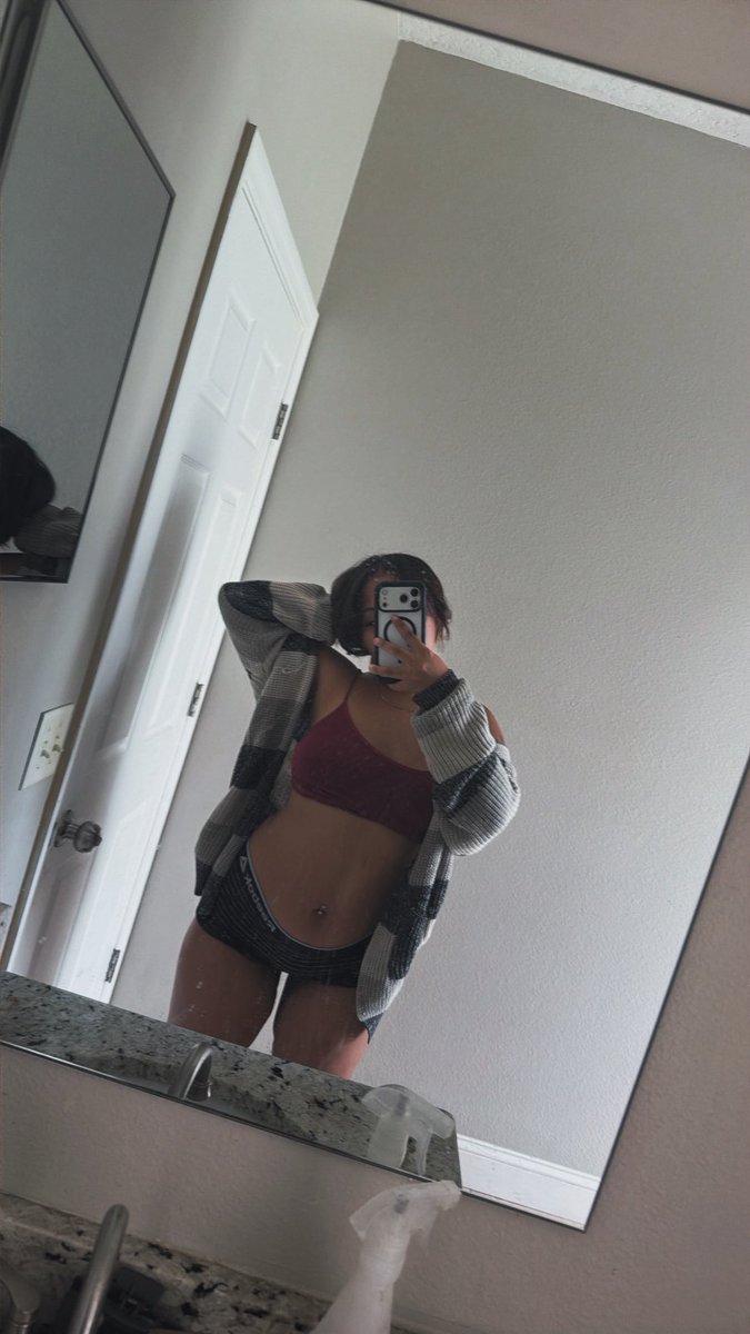Allissaxlve's tweet photo. On or off?💙Dm for menu💙#latina #teen #horny #lightskin #nsfwtw https://t.co/JkApvXOTBF
