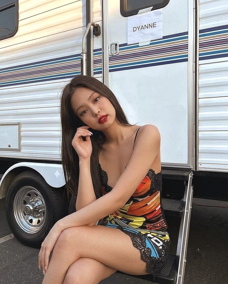 jenniesz_n's tweet photo. #Jennie we don't talk about this butterfly dress enough https://t.co/P5fuGKrqRU