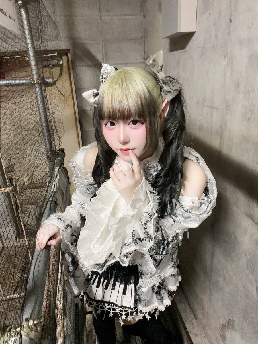 miradoll_elf's tweet photo. 今更  それでも
       「もう一度だけ」と 
                  その手を掴んでもいいですか？ https://t.co/vExB7YC6f9
