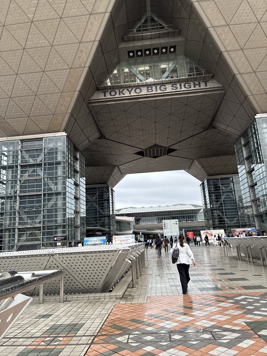 minadeki_yu's tweet photo. お仕事でビックサイト https://t.co/PHX5Fiw1GV