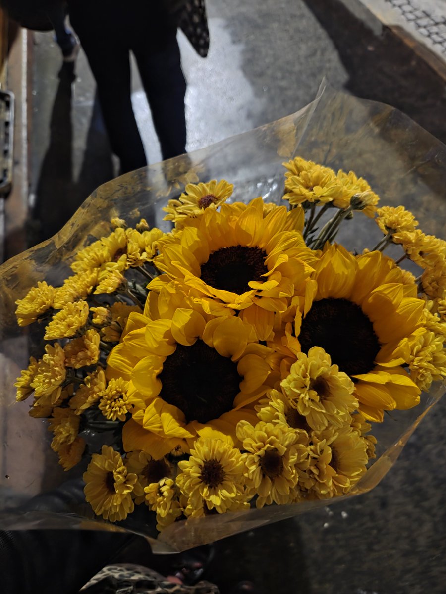 areemarin's tweet photo. Les deseo una amiga como la mía, que me llena de flores solo porque si https://t.co/539nbUqNxI