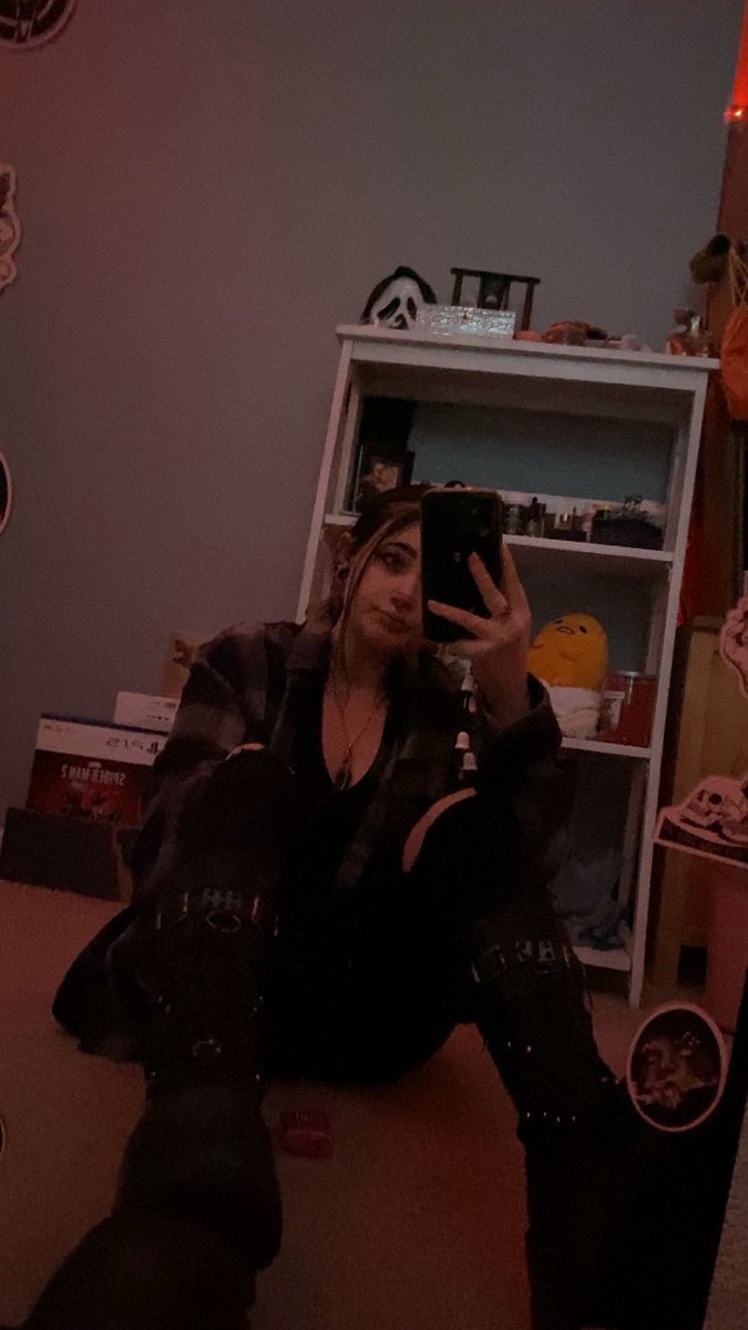 prettydeadbxdy's tweet photo. Which one of you peasants will entertain me? I’m so bored🥱
#findom #paypig #moneyslave #humanatm #walletdrain https://t.co/GX4BZQIMpS