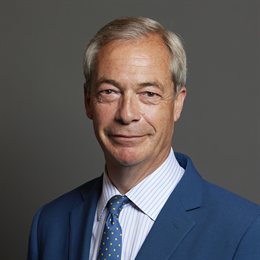 patriotismbrit's tweet photo. Rupert Lowe - STARK: 2,611 written questions versus Nigel Farage’s 20.  

Both are MPs; these questions press ministers for answers on how Britain is run.  

Impressive persistence; a glaring contrast.  

On scrutiny, Lowe and Restore Britain offer the stronger course. https://t.co/yoGJsWYVYb