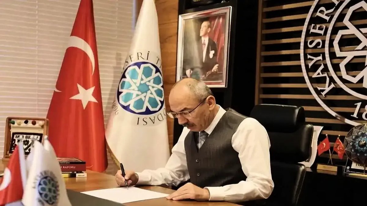 BaskentHaber_06's tweet photo. 🚨 SON DAKİKA | KTO Başkanı'ndan seçim mesajı www.baskenthaber06.com/kto-baskani-ndan-secim-mesaji/66111/ 👇👇 #Kayseri #KTO #seçim #Ahilik https://t.co/WlWw8obDHJ