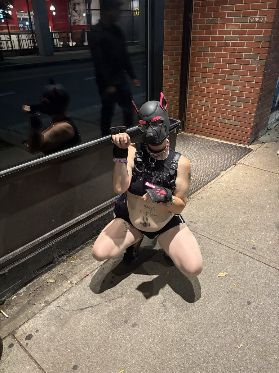 Goth_steambath's tweet photo. Boston is so fun arf arf arf 
🐶✨🏳️‍⚧️

#puphood #pupplay #furry #transgender https://t.co/6Fdtjz5JaS