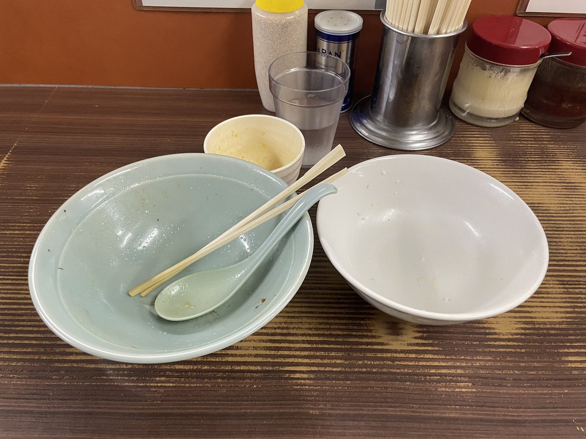 GENKAILOVERS29's tweet photo. 武蔵家川口店さん

🍜全部入り＋🍚武蔵盛＋α（お心遣い）🙇‍♂️

安定した豚骨スープと麺【能書不要】
何時もブレのない安心感【味変不要】
美味しいときの行動原理【完食完飲】

タンパク質盛盛トッピングで筋トレ疲れも飛ぶ…🦅

御馳走様でした🙏

2026年武蔵山盛お米ーター🌾18.5㌔🐸

#武蔵家川口店 https://t.co/SOfiUZpXI3