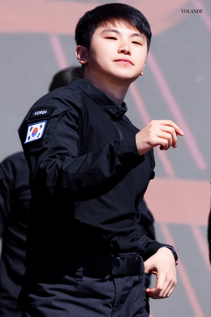 Svt_yolande's tweet photo. 261002
#세븐틴 #SEVENTEEN #WOOZI #우지 #이지훈 https://t.co/qew83uWjUf