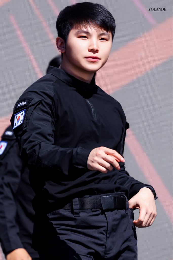 Svt_yolande's tweet photo. 261002
#세븐틴 #SEVENTEEN #WOOZI #우지 #이지훈 https://t.co/qew83uWjUf