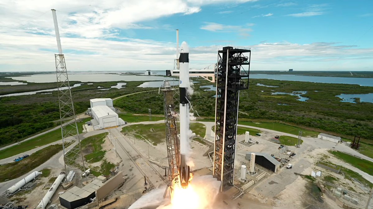 KenKirtland17's tweet photo. SpaceX has launched every rocket in their lineup, 3 different vehicles, from 4 different pads, in 3 different states this week. 

They also lifted basically every “category” of payload. Starlink, Crew, Commercial, and Military.

WHAT. A. WEEK. https://t.co/4fmkvzj9OY