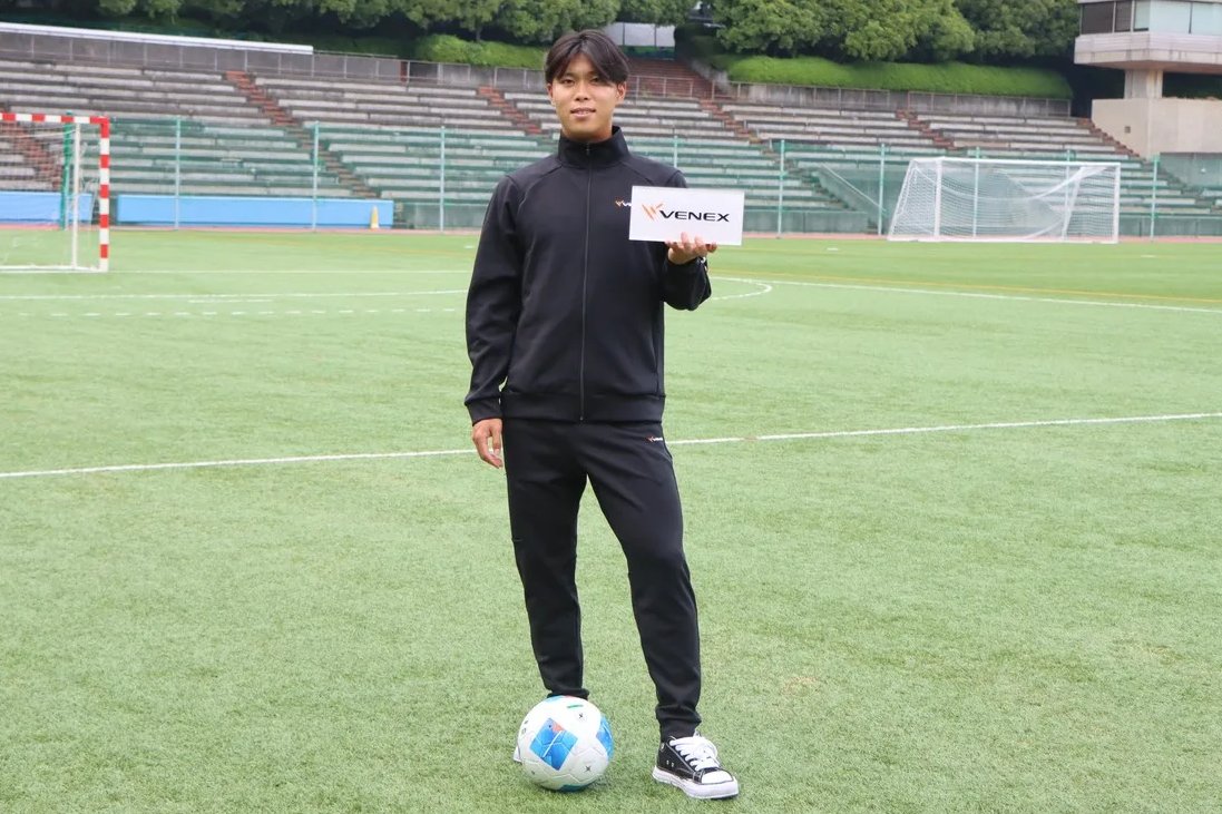 venex_jp's tweet photo. 【Recovery Lab Magazine】公開中

2026年にJリーグデビューを果たし、ルーキーイヤーでプロ初ゴールを飾った #林晴己 選手にインタビュー🎤
高校時代から愛用するVENEXとの歩みや、パフォーマンスを裏付ける日々のリカバリー習慣と休養のスタイルとは。

▽https://t.co/d643cJvoxX

#VENEX #リカバリーウェア #Myベネクス
