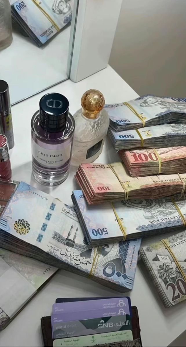AbdulAzizBfrk2's tweet photo. 💸 لو نزل في حسابك اليوم مليون ريال... وش أول شيء بتسويه؟ 

① تسدد ديونك
② تشتري بيت
③ تبدأ مشروع
④ تستثمر https://t.co/rAGU1KW5KV